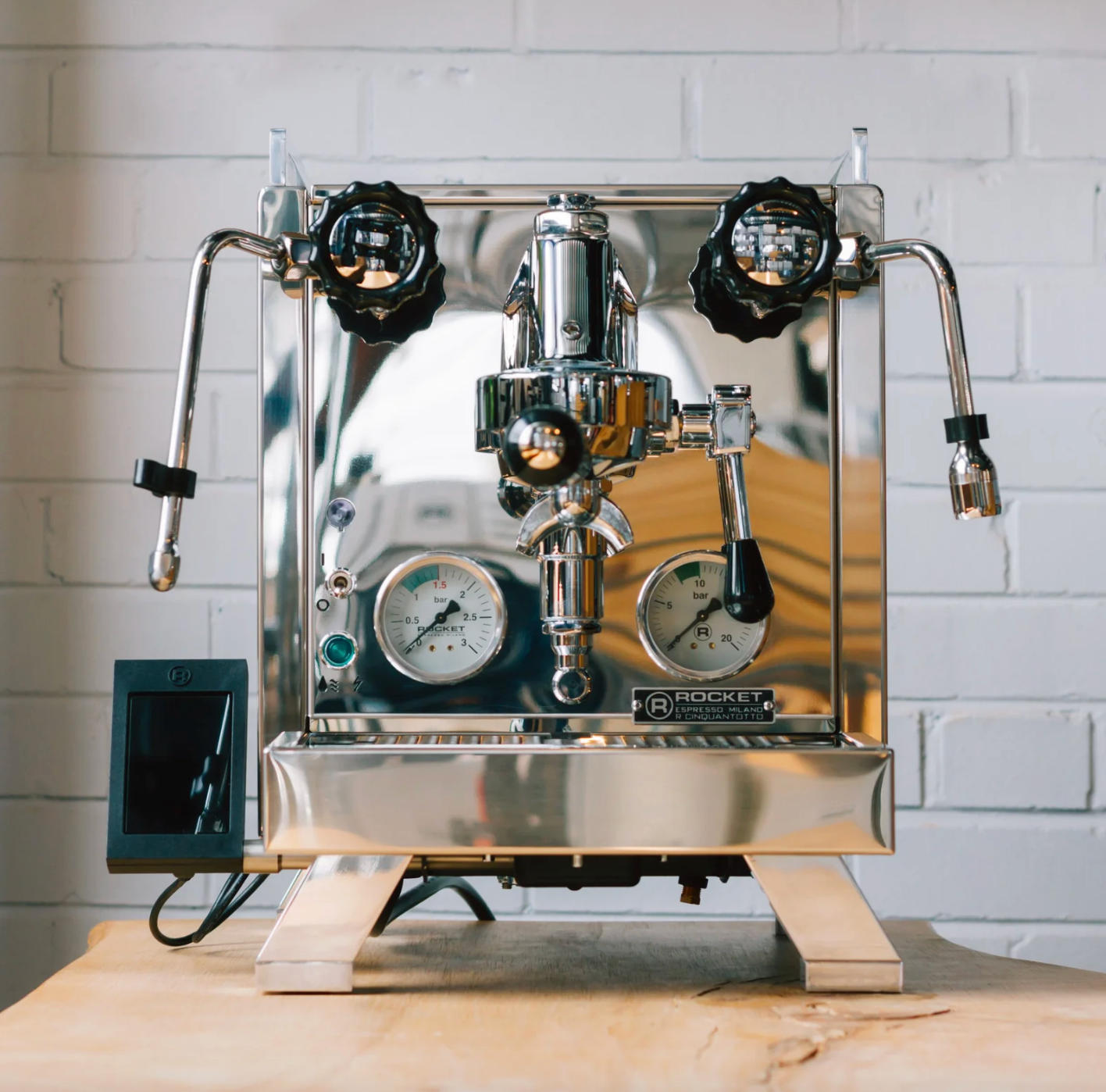 Rocket R Cinquantotto R58 dual boiler espresso machine front view – Italian design and precision brewing.
Rocket R Cinquantotto R58 Espresso Machine – Dual Boiler Italian Precision
Front view of the Rocket R Cinquantotto R58 – a dual boiler espresso machine crafted for café-quality performance at home.